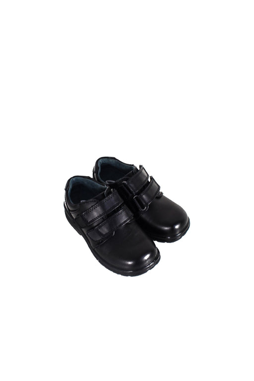 A Black Dress Shoes from Clarks in size EU26 for boy. (Front View)