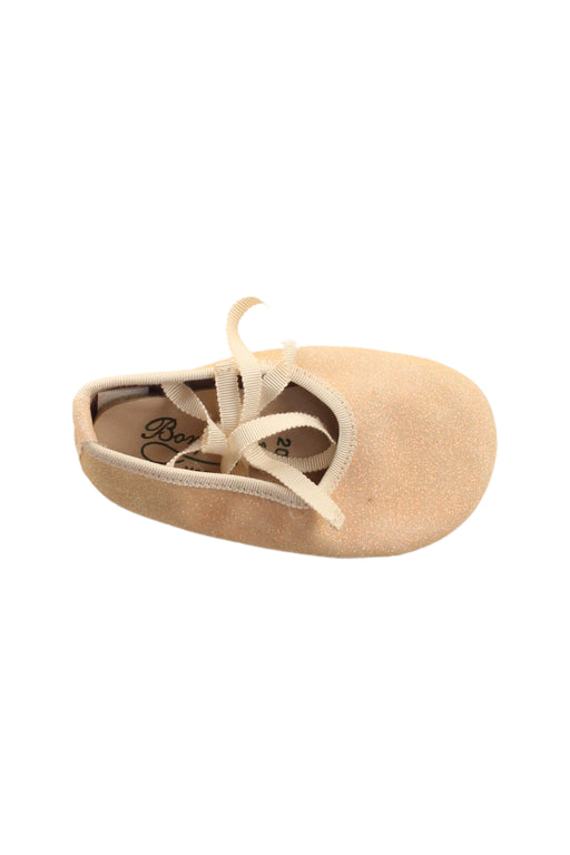 A Beige Flats from Bonpoint in size 12-18M for girl. (Front View)