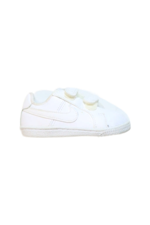 A White Sneakers from Nike in size 12-18M for neutral. (Front View)