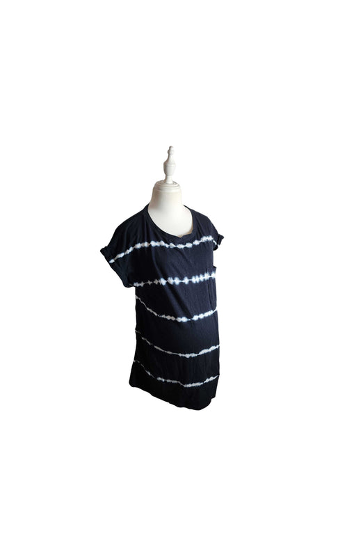 A Navy T Shirts from Ingrid & Isabel in size S for maternity. (Front View)