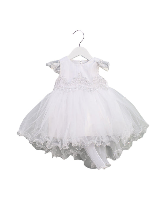A White Sleeveless Dresses from Couché Tot in size 6-12M for girl. (Front View)