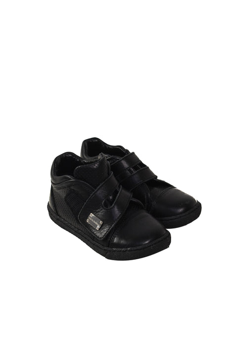 A Black Sneakers from Dolce & Gabbana in size 3T for boy. (Front View)