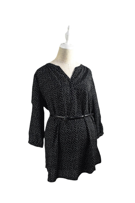 A Black Long Sleeve Tops from A Pea in the Pod in size M for maternity. (Front View)