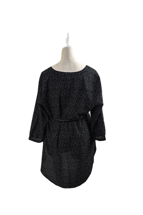 A Black Long Sleeve Tops from A Pea in the Pod in size M for maternity. (Back View)
