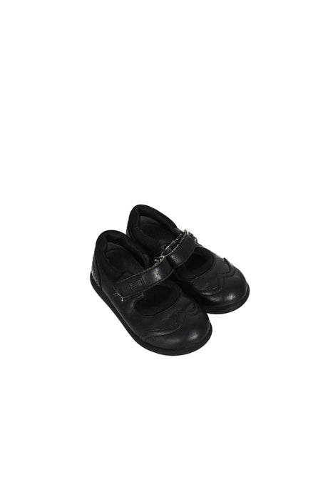 A Black Flats from Camper in size 3T for girl. (Front View)