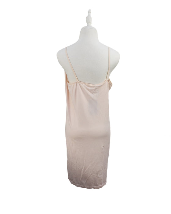 A Pink Nightgowns from Seraphine in size L for maternity. (Back View)