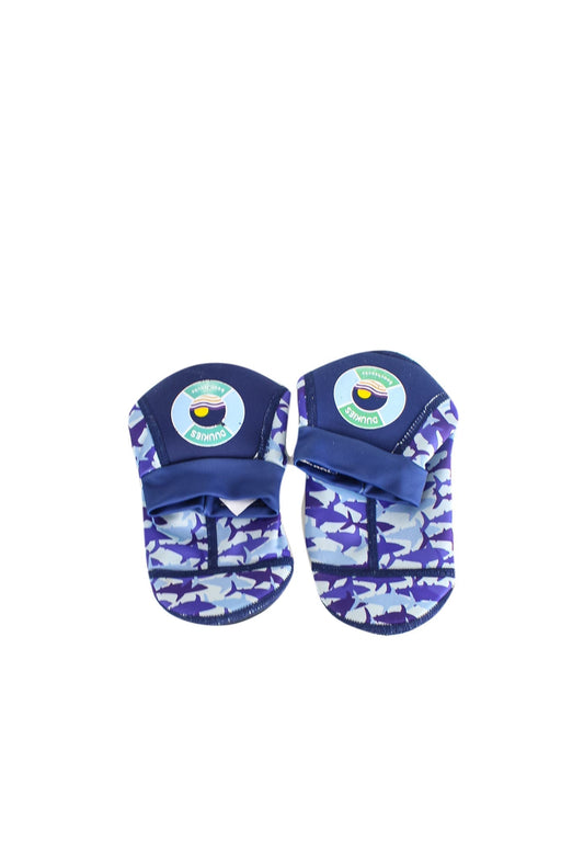 A Blue Aqua Shoes from Duukies in size 7Y for boy. (Front View)