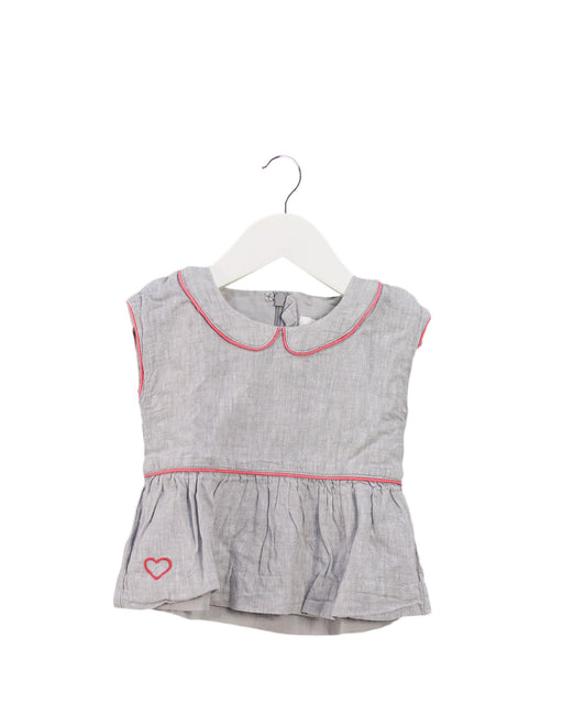 A Grey Sleeveless Tops from Château de Sable in size 3-6M for girl. (Front View)