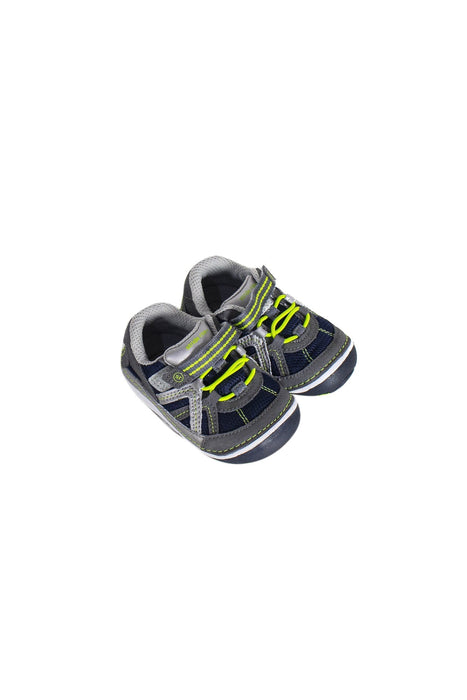 A Grey Sneakers from Stride Rite in size 12-18M for neutral. (Front View)