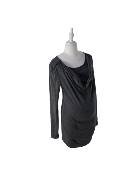 A Grey Nursing Tops from Noppies in size S for maternity. (Front View)