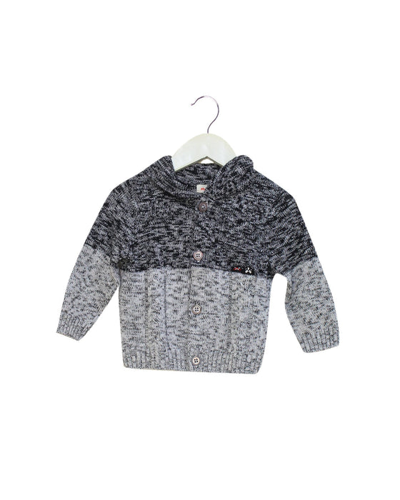 A Grey Cardigans from Momonittu in size 6M for boy. (Front View)