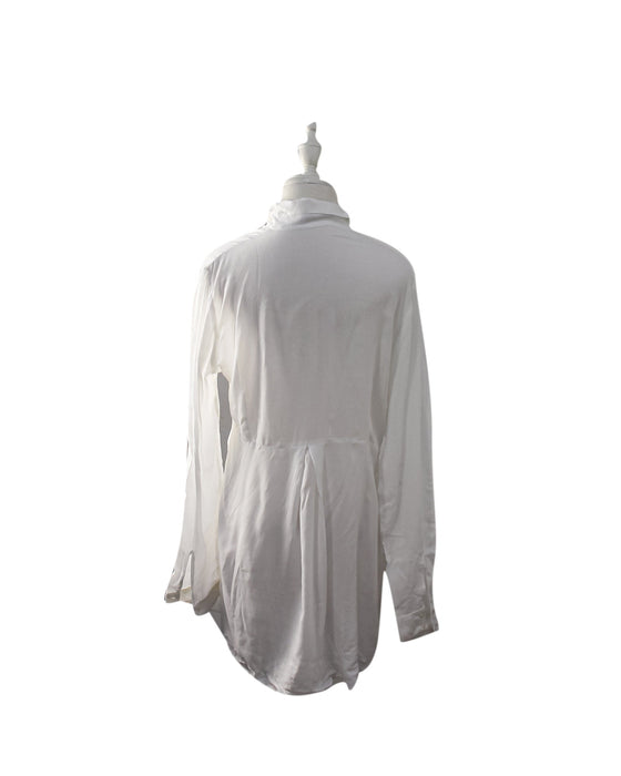 A White Shirts from Slacks & Co in size S for maternity. (Back View)