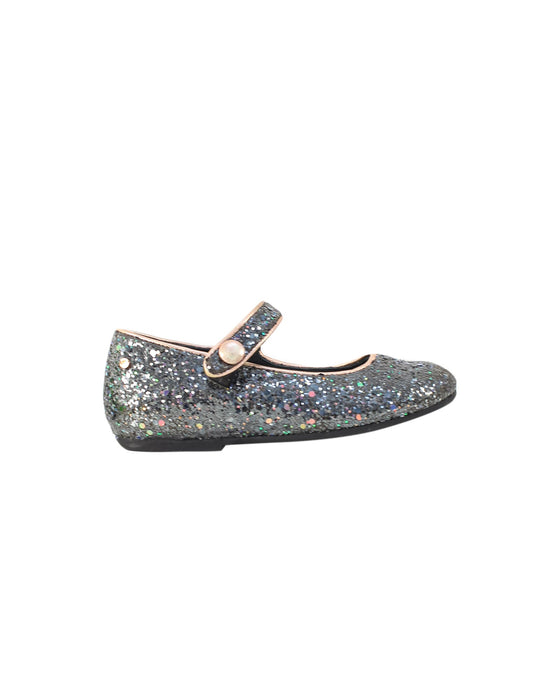 A Green Flats from Manuela de Juan in size 4T for girl. (Back View)