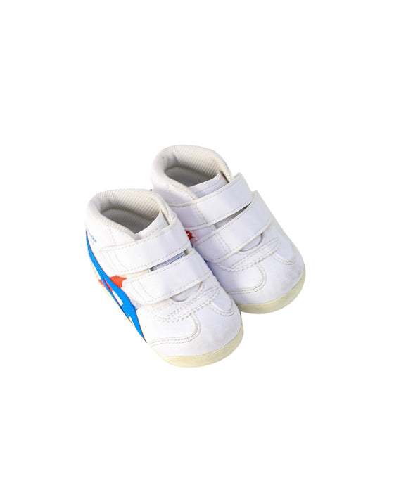 A White Sneakers from Onitsuka Tiger in size 12-18M for boy. (Front View)