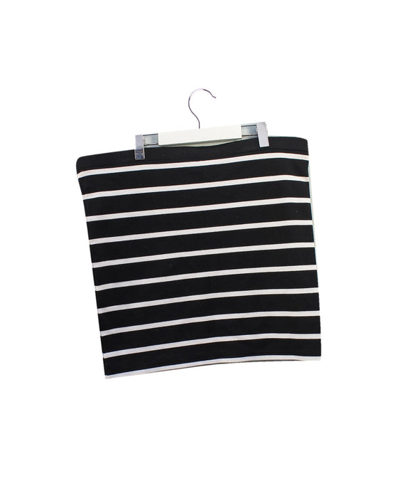 A Black Short Skirts from Mayarya in size M for maternity. (Back View)