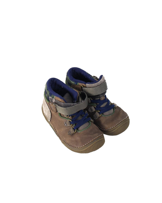 A Brown Sneakers from Stride Rite in size 3T for boy. (Front View)