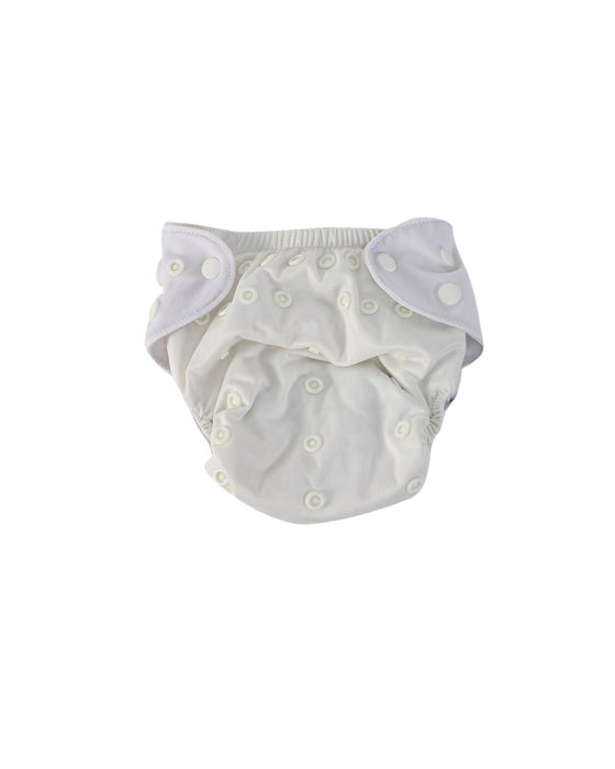 A Ivory Cloth Diapers from Just Peachy in size Newborn for neutral. (Front View)