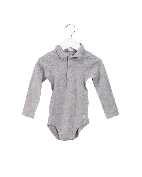 A Grey Bodysuits from Petit Bateau in size 2T for boy. (Front View)