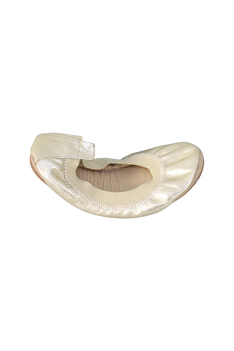 A Gold Flats from Yosi Samra in size 4T for girl. (Back View)