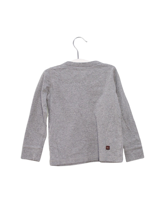 A Grey Long Sleeve Tops from Tea in size 3T for girl. (Back View)