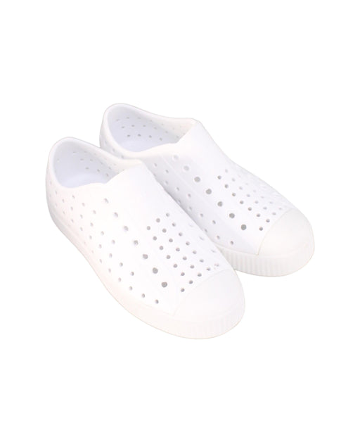 A White Aqua Shoes from Native Shoes in size EU32 for girl. (Front View)