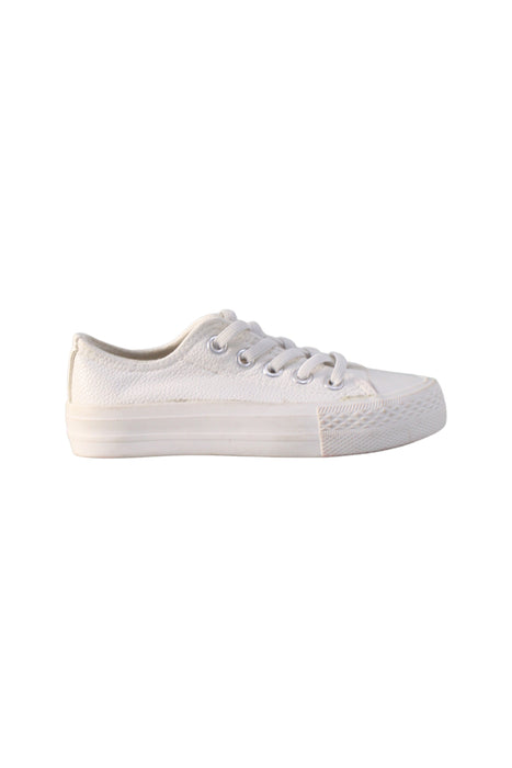 A White Sneakers from Seed in size 4T for girl. (Back View)
