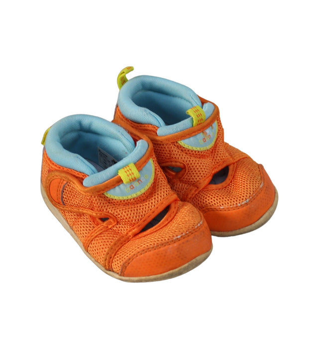 A Orange Sneakers from New Balance in size 12-18M for boy. (Front View)