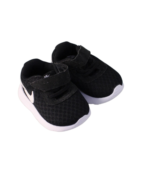 A Black Sneakers from Nike in size 3-6M for boy. (Front View)