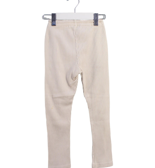 A Beige Leggings from Organic Mom in size 4T for boy. (Front View)