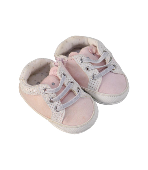 A Pink Booties from Mayoral in size Newborn for girl. (Front View)