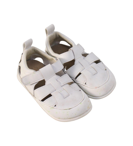 A White Sandals from Zapato FEROZ in size 18-24M for girl. (Front View)