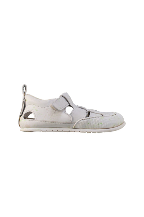 A White Sandals from Zapato FEROZ in size 18-24M for girl. (Back View)