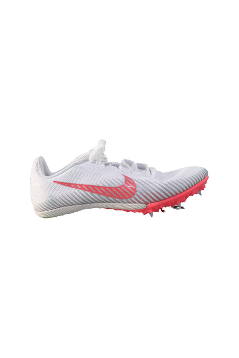 A White Cleats/Soccer Shoes from Nike in size 7Y for boy. (Back View)