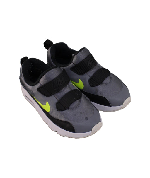 A Grey Sneakers from Nike in size 6T for boy. (Front View)