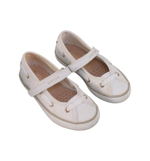A White Flats from Geox in size 5T for girl. (Front View)