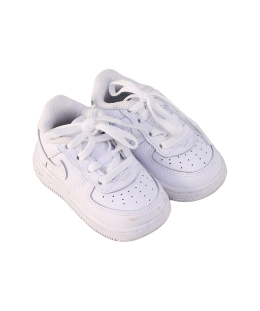 A White Sneakers from Nike in size 12-18M for neutral. (Front View)