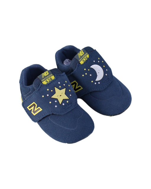 A Blue Booties from New Balance in size 6-12M for neutral. (Front View)
