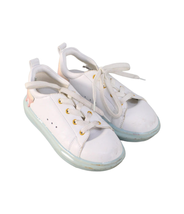 A White Sneakers from WiNK in size 5T for girl. (Front View)