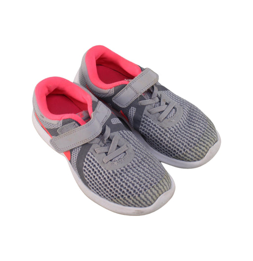 A Grey Sneakers from Nike in size 6T for girl. (Front View)