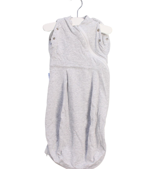 A Grey Swaddles from The Gro Company in size 0-3M for neutral. (Front View)