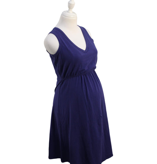 A Blue Sleeveless Dresses from Mothers en Vogue in size M for maternity. (Front View)