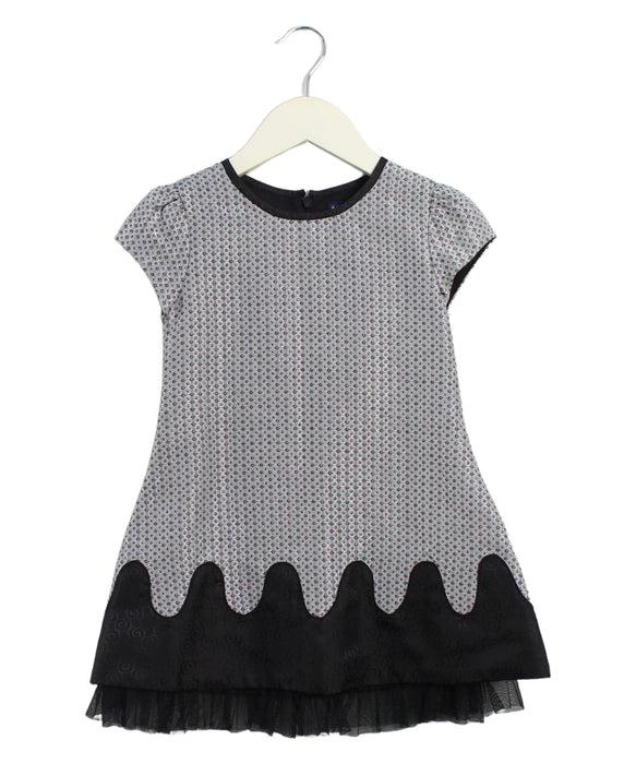 A Silver Short Sleeve Dresses from Periwinkle in size 4T for girl. (Front View)