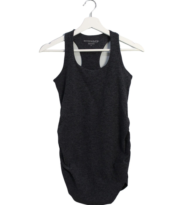 A Grey Sleeveless Tops from Beyond Yoga in size M for maternity. (Front View)