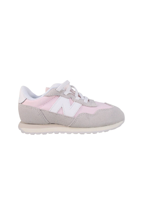 A Pink Sneakers from New Balance in size 4T for girl. (Back View)