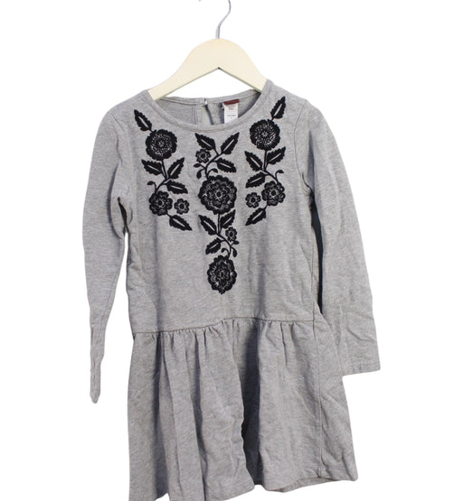 A Grey Long Sleeve Dresses from Tea in size 5T for girl. (Front View)