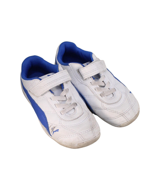 A White Sneakers from Puma in size 4T for boy. (Front View)