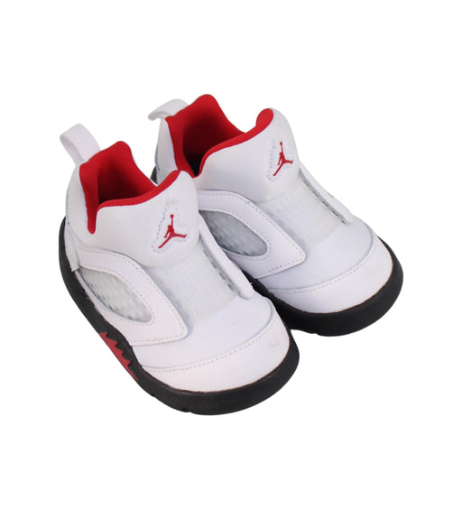 A White Sneakers from Nike in size 18-24M for boy. (Front View)