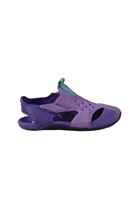 A Purple Sandals from Nike in size 4T for girl. (Back View)