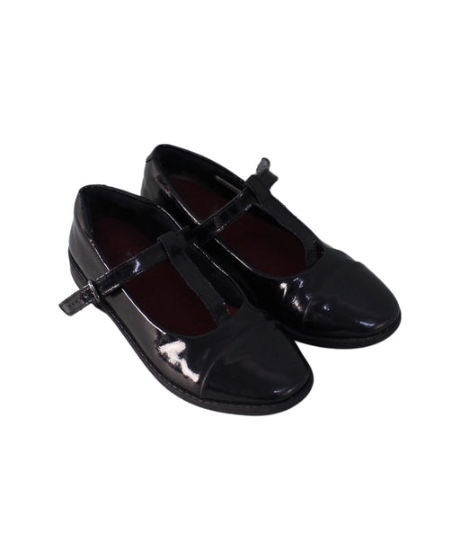 A Black Flats from Clarks in size 7Y for girl. (Front View)