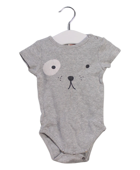 A Grey Short Sleeve Bodysuits from Seed in size 0-3M for girl. (Front View)